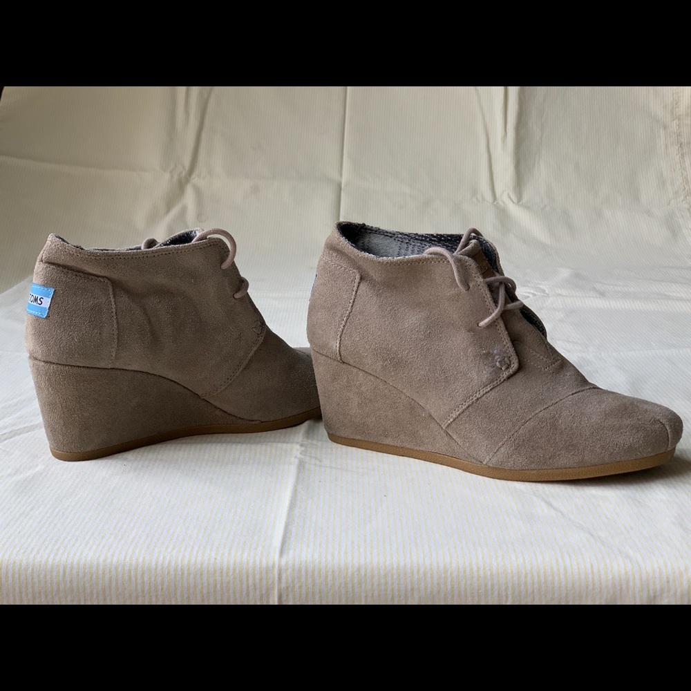 Toms wedge barely worn